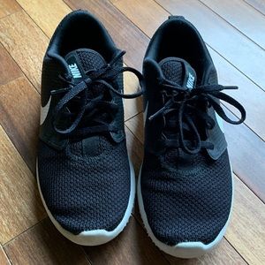 Youth Nike golf shoes, size 4
